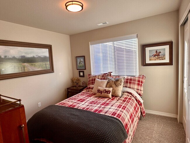 Building Photo - FANTASTIC 3BD/2.5BA w/ A/C in Patriot Park