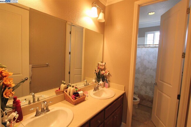 Building Photo - 5199 Salerno Dr