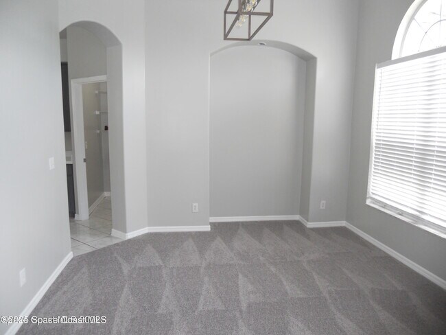 Building Photo - 432 Lake Victoria Cir