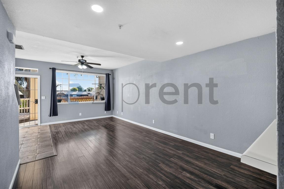 Building Photo - Unit