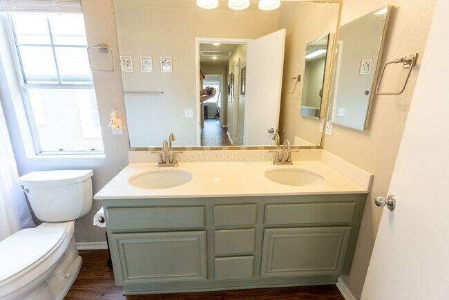 Building Photo - Gorgeous upgraded 4 bed 2.5 bath 2,216 sqft home with Remodeled Kitchen, Hardwood Floors, Tesla S...