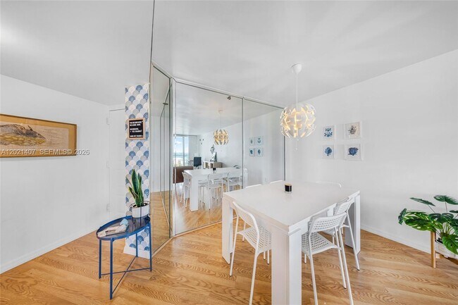 Building Photo - 5880 Collins Ave