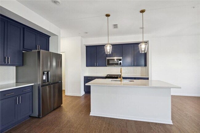 Building Photo - 727 Carmes Dr