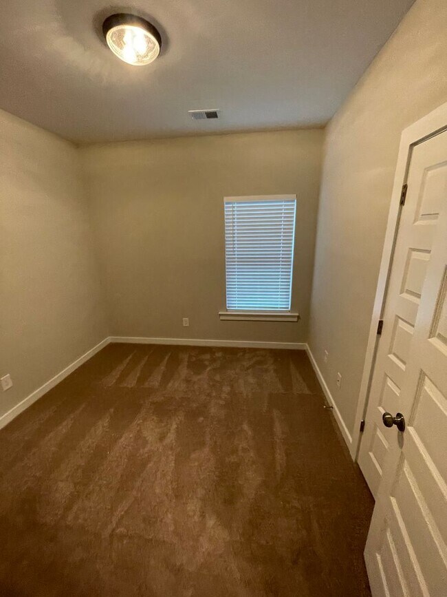 Building Photo - Home for Rent in Oak Grove, AL!!! Available to View with 48 Hour Notice!!!