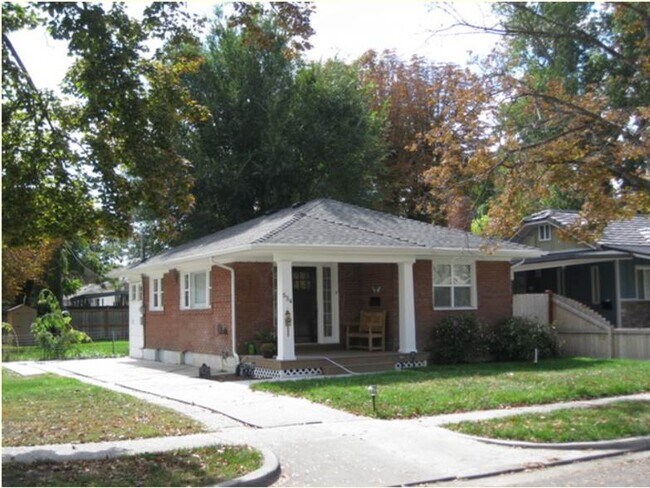 Primary Photo - 554 E Commonwealth Ave