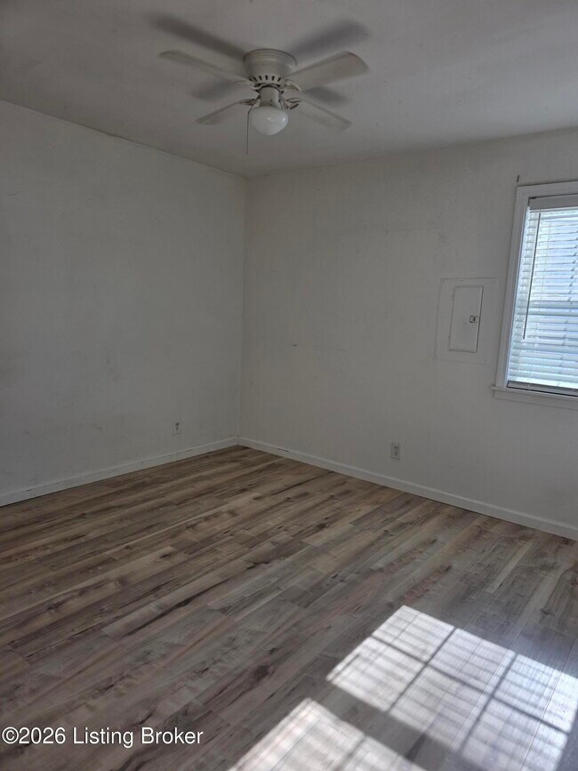 Building Photo - 9703 Dolphin Ct