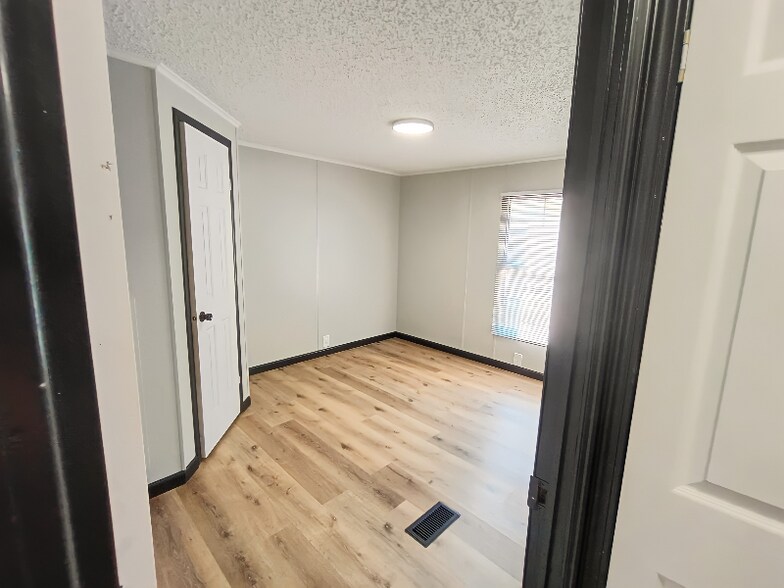 Building Photo - 12 Deerwood Park
