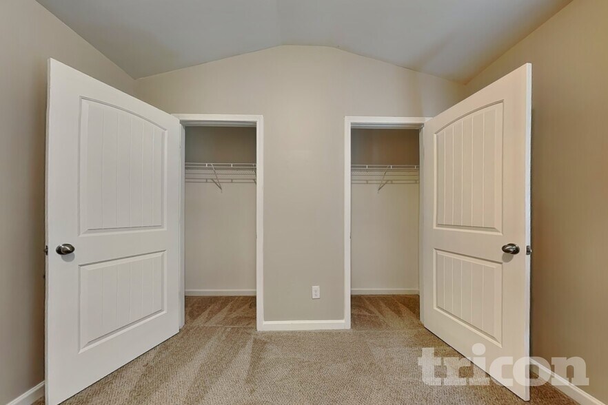Building Photo - 418 Daffodil Drive