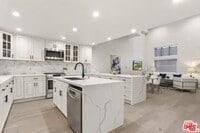 Building Photo - 5019 W Maplewood Ave