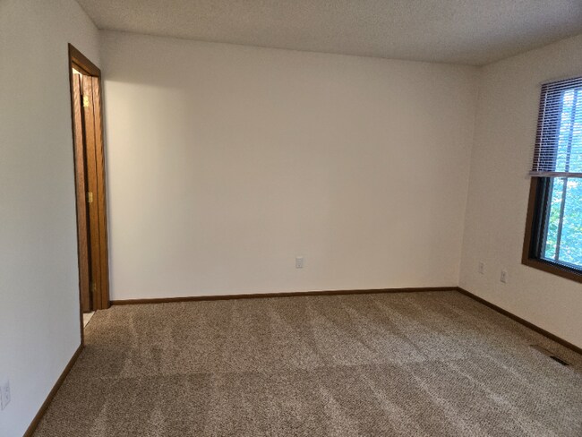 Building Photo - 6471 Hummingbird Ln