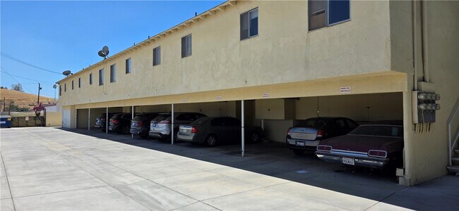 Building Photo - 2305 Mountain Ave N