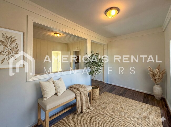 Building Photo - Charming & Spacious Graysville Home for Rent!