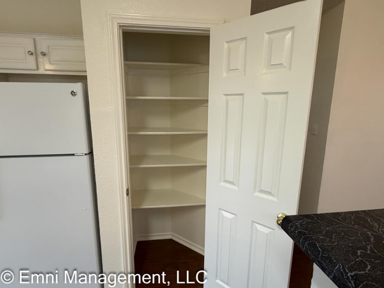 Building Photo - 2207 Garrett Dr