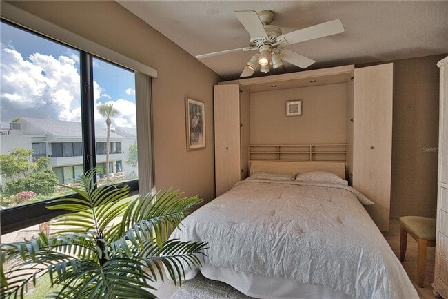 Building Photo - 1555 Tarpon Center Dr