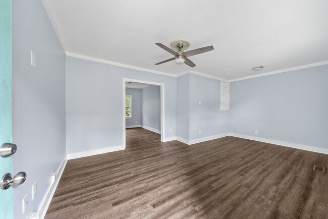 Building Photo - 2 Bedroom Pet Friendly Home For Rent Near ...