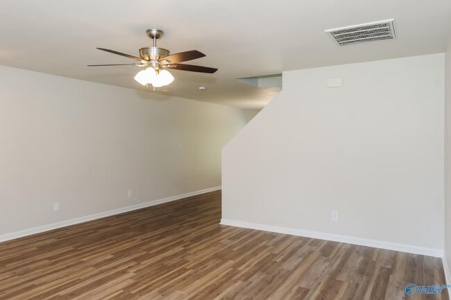 Building Photo - 204 Farmington Dr