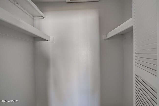 Building Photo - 4249 W Townley Ave