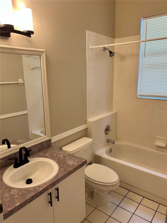 Building Photo - 10433 Lake Hill Dr