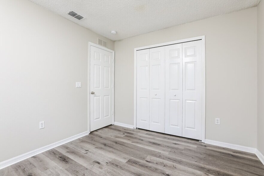 Building Photo - 25223 Ironwedge Dr