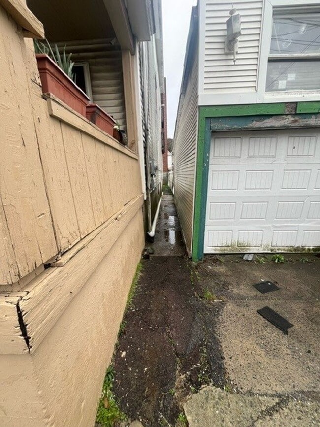 Building Photo - 208 W Patterson St