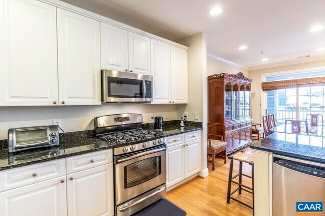Building Photo - 1051 Glenwood Station Ln