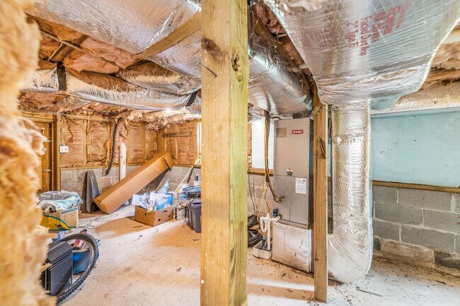 Building Photo - Asheville Rental!