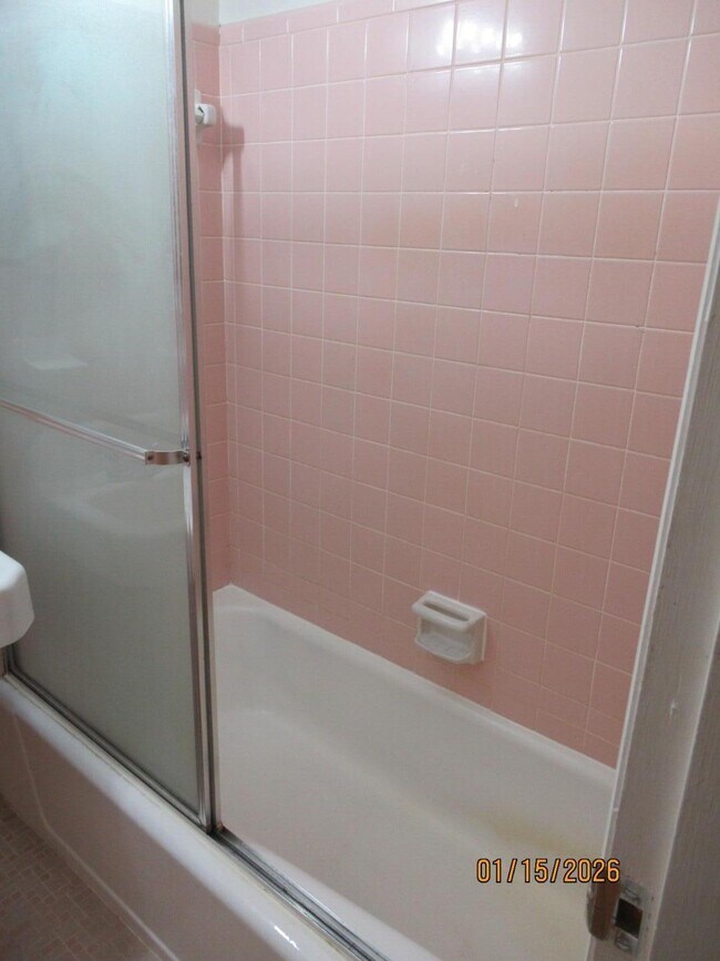 Building Photo - 326 W Hampton Ave