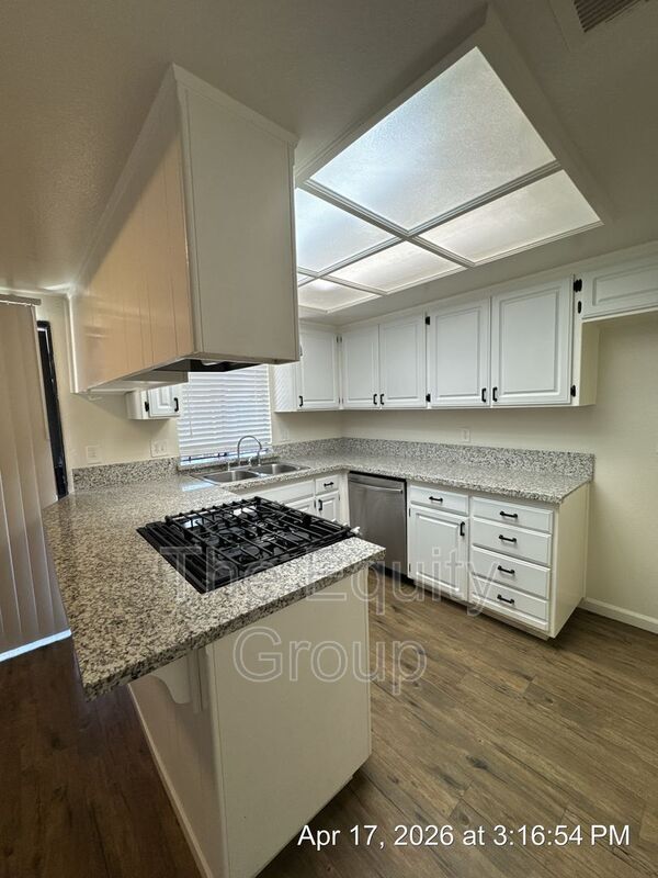 Building Photo - 312 1/2 N Park Street