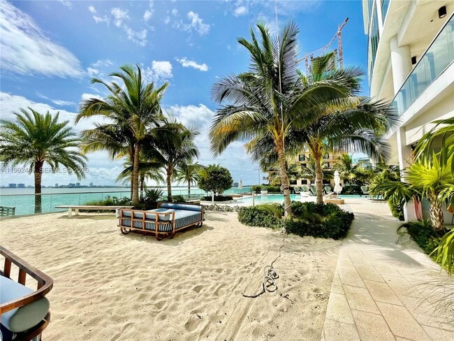 Building Photo - 2900 NE 7th Ave