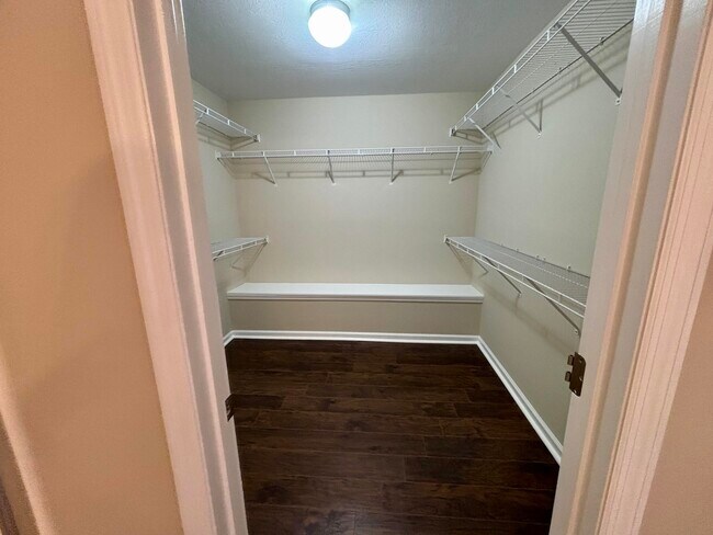 Building Photo - 4477 Country Glen Cir