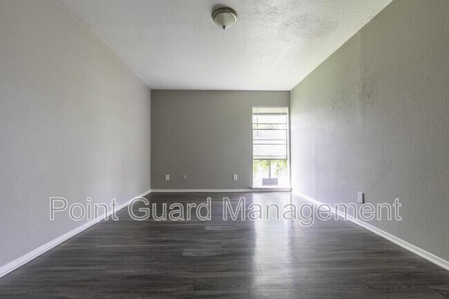 Building Photo - 4550 West Kiest Boulevard - 1034