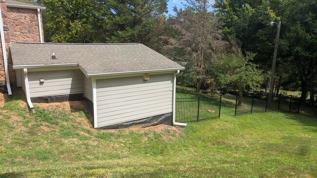 Building Photo - 786 Ideal Dr SE