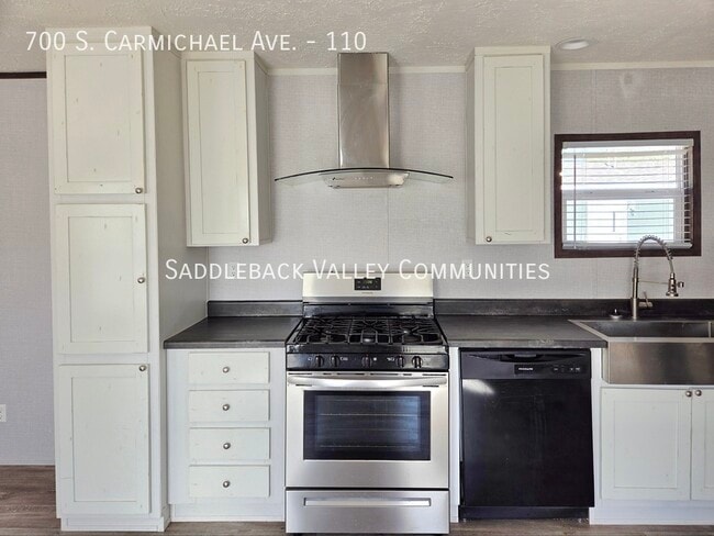 Building Photo - 700 S Carmichael Ave