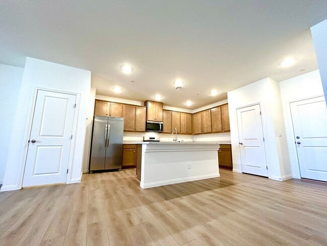 Building Photo - Brand new Townhome!   Summerlin Grand Park Village