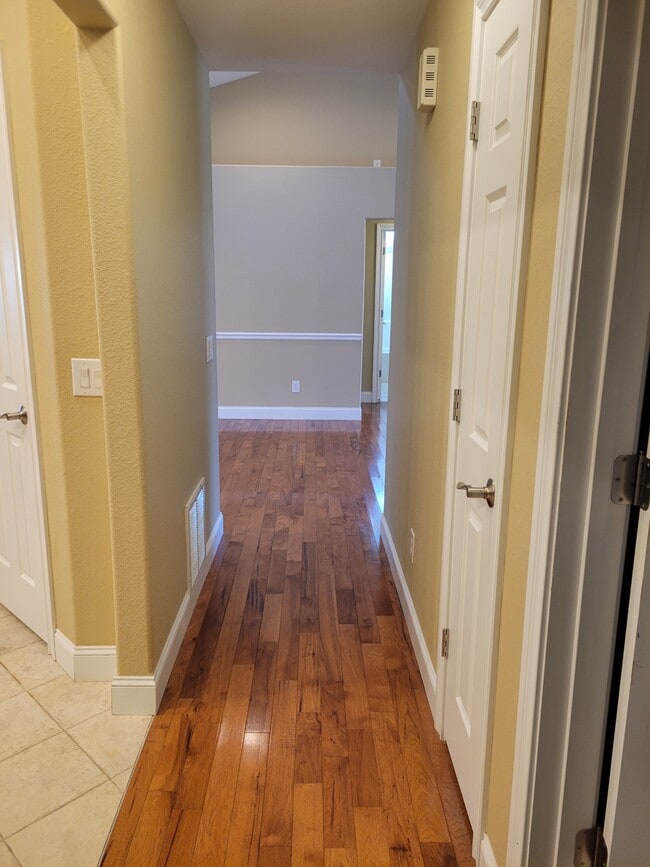 Building Photo - 544 Snead Dr