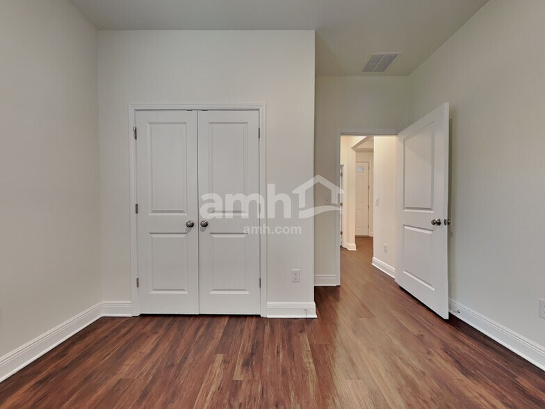 Building Photo - 27550 St Andrews Ave