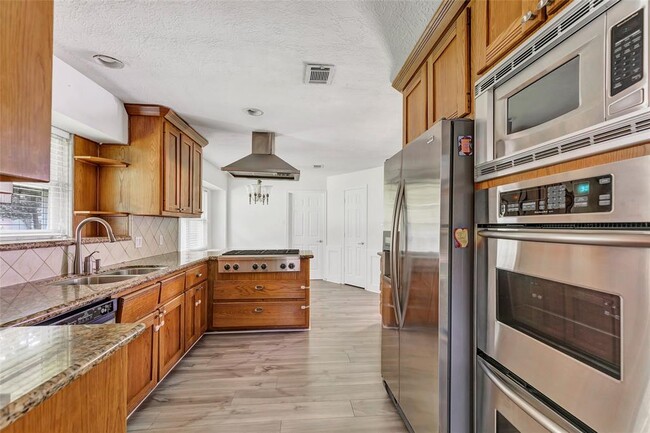 Building Photo - 7703 Pine Cup Dr