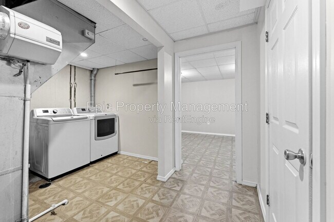 Building Photo - 473 N Hix Rd