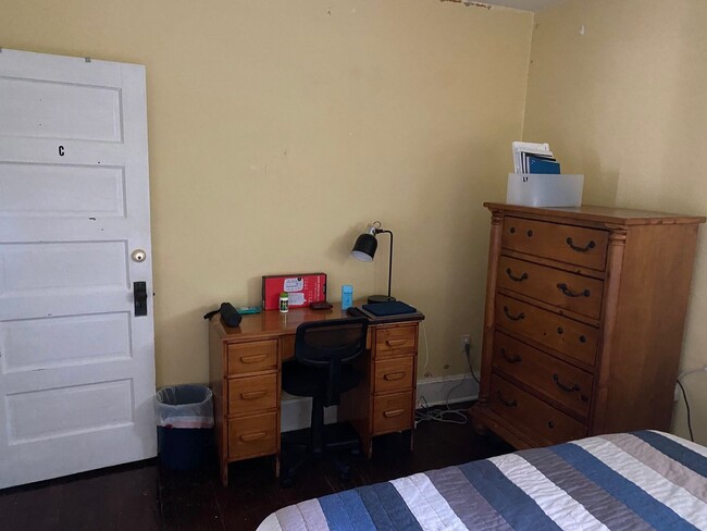 Building Photo - 3 Bedroom, 2 Bath House