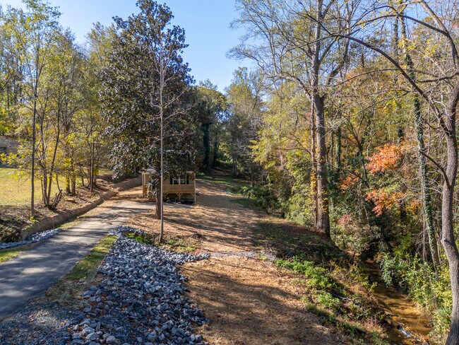 Building Photo - 143 Luckado St