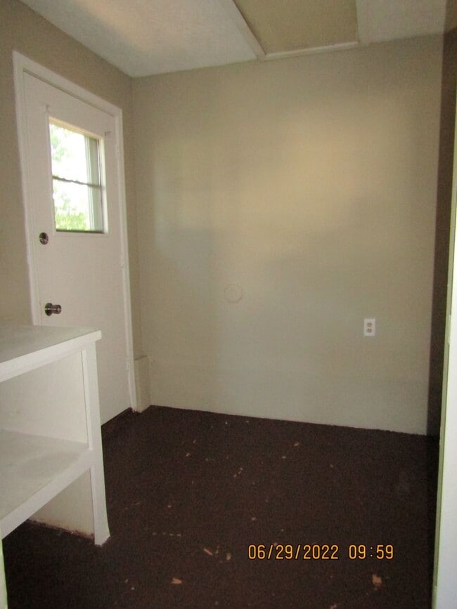 Building Photo - MOVE IN SPECIAL: $200 OFF OF THE 1ST FULL MONTH'S RENT!