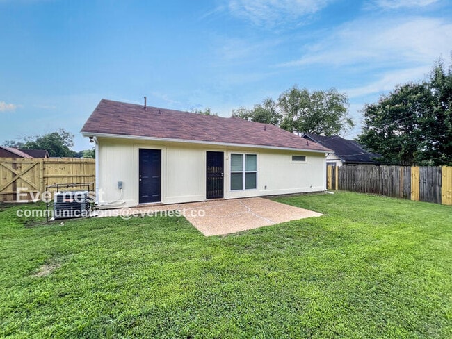 Building Photo - 6140 Village Park Rd