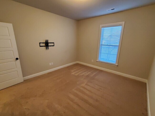 Building Photo - 102 Elledge Farm Dr