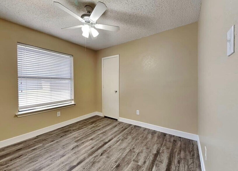 Building Photo - 7301 Seascape Dr