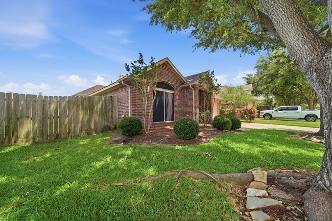 Building Photo - 321 Preston Ln