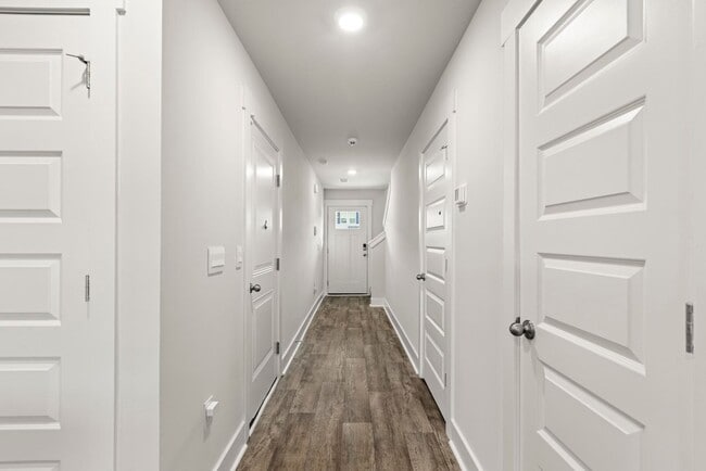 Building Photo - Brand New Town Home close to the beach!