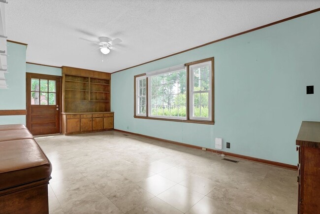 Building Photo - 700 Clyde Dr