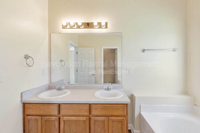 Building Photo - 110 Vineyard Ridge Dr