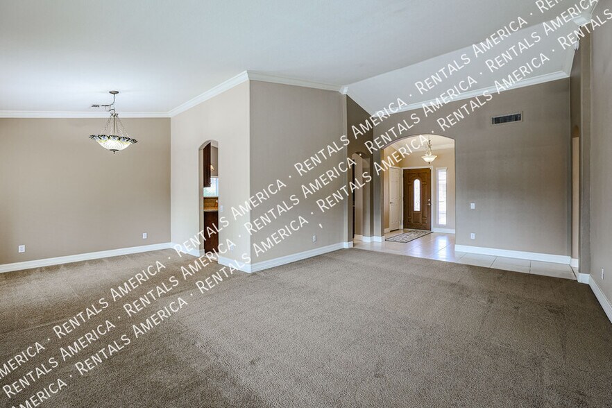 Building Photo - 6325 W Potter Dr