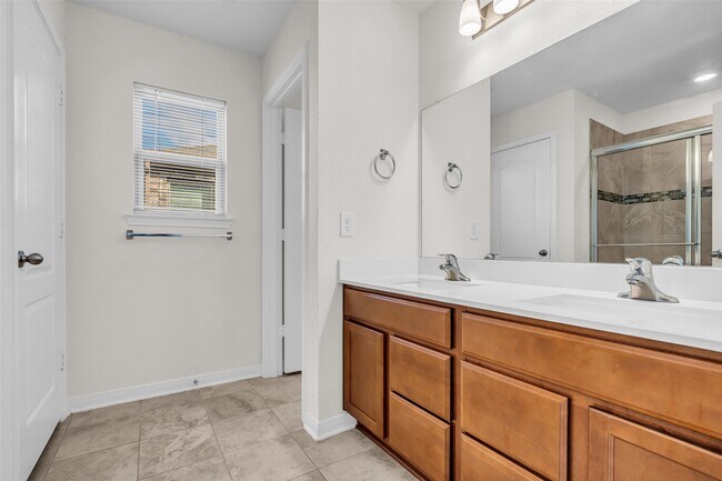 Building Photo - 6715 Hillsdale Creek Dr